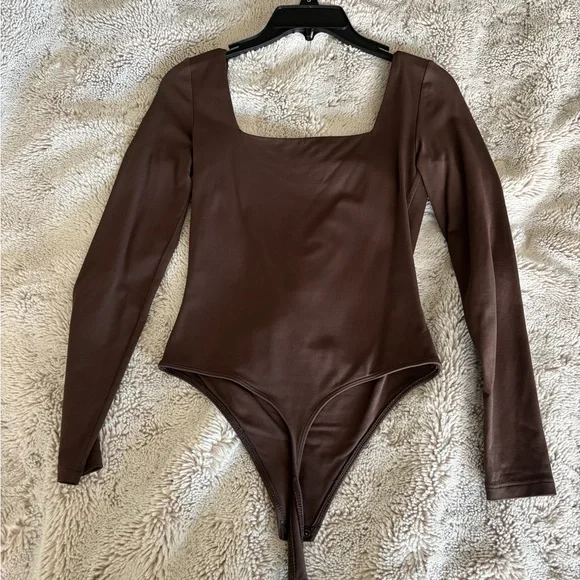 Aritzia Babaton Brown Long Sleeve Bodysuit - Picture 3 of 3
